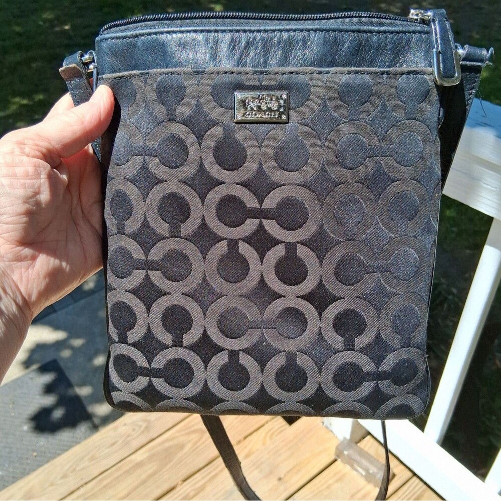 031 Coach Crossbody Bag "C" Interlocking Pattern Handbag Black & Purple
